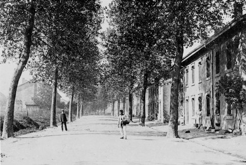 Les cités de la gare en 1906 (photograhie noir et blanc : Petermann, édit.eur, Pompey) 